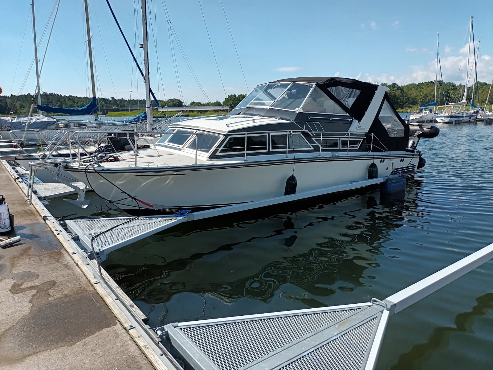 Coronet Oceanfarer 32 Wing 1982 — bild 1